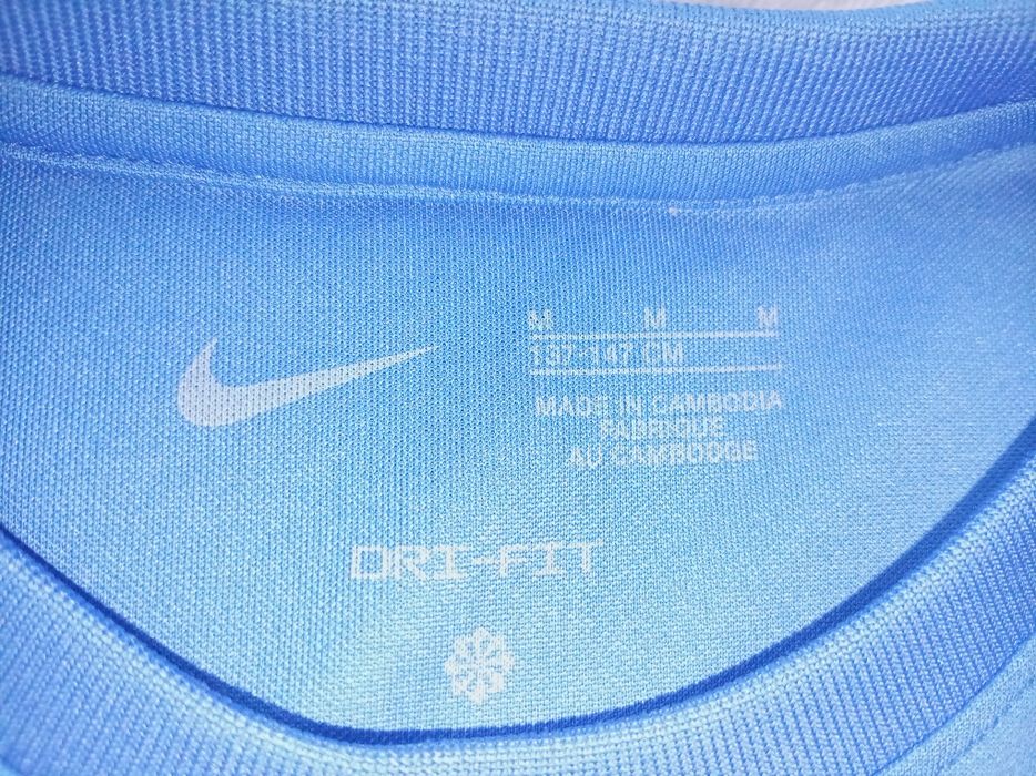Vând tricou de fotbal Nike original-baieti