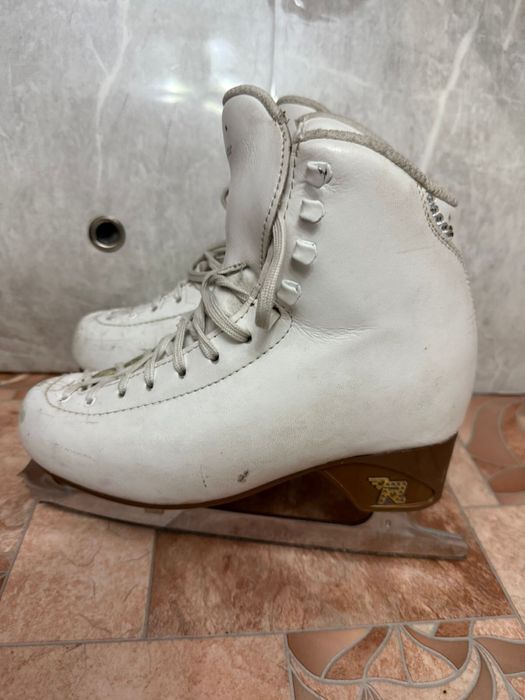 Продам Фигурные коньки