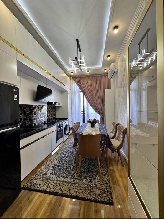 Жк,  "British House" 3/4/7, евроремонт, мебелью и техникой. TL