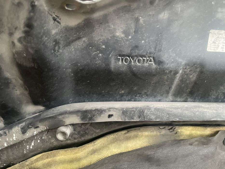 Капот от камри 30-35