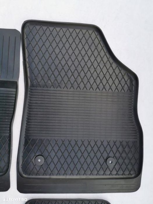 Covorase cauciuc tip tavita  Astra K 2015-2022 cu clipsuri de prindere