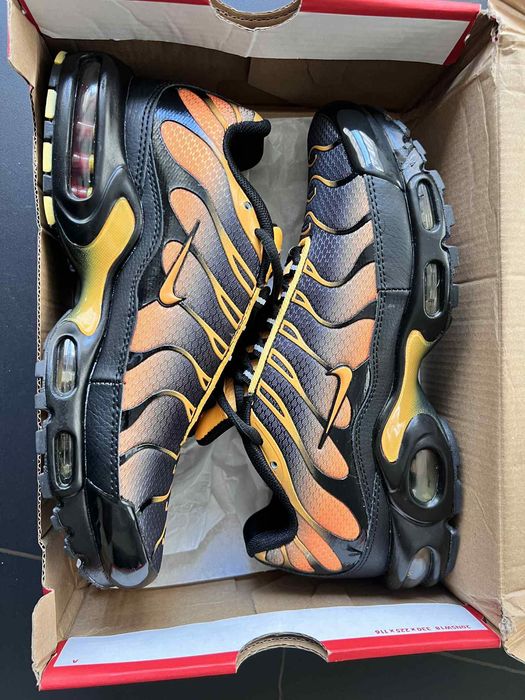 NIKE Air Max Plus