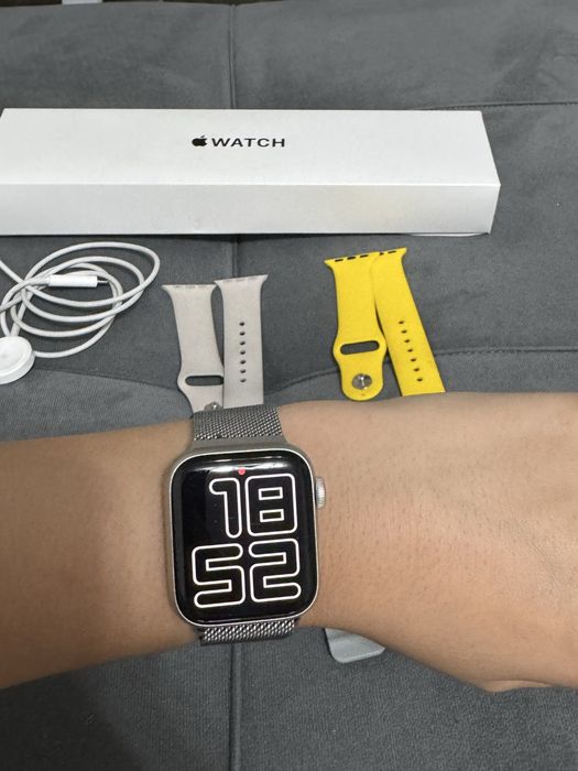 Продам Apple watch se 40мм
