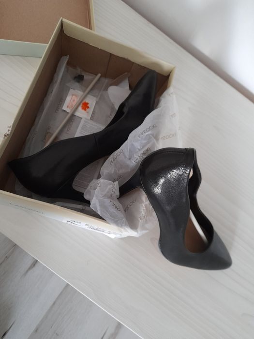 Pantofi din piele naturala