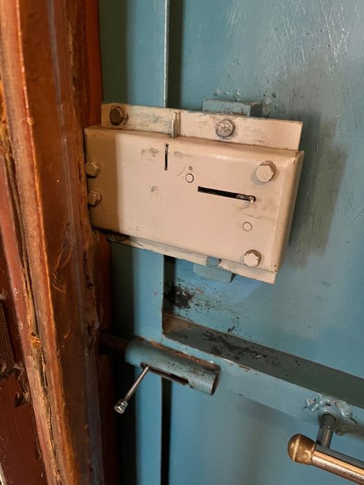 Продам дверь железо