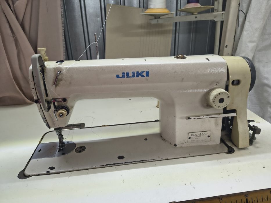 Mașina de cusut electrica JUKI