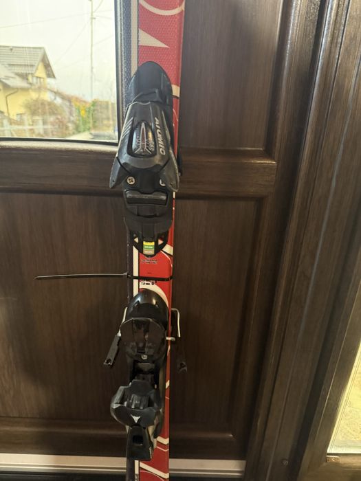 Schiuri Atomic Race, 140 cm