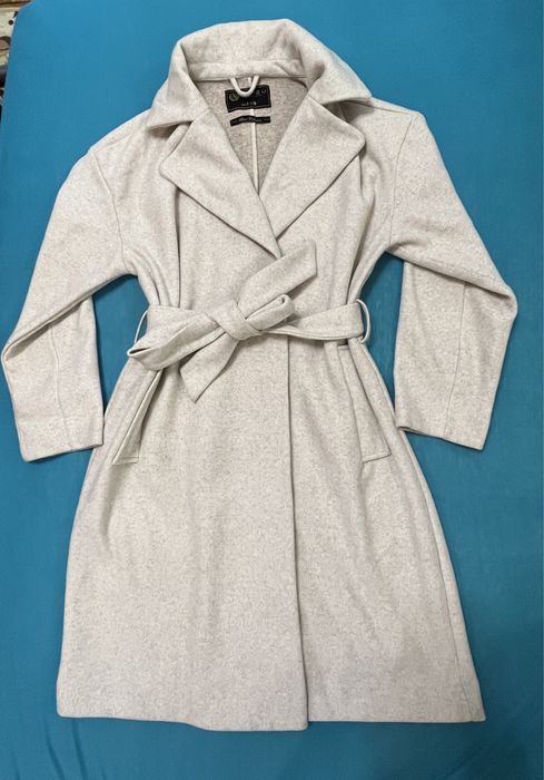 Ново марково палто в бежов цвят