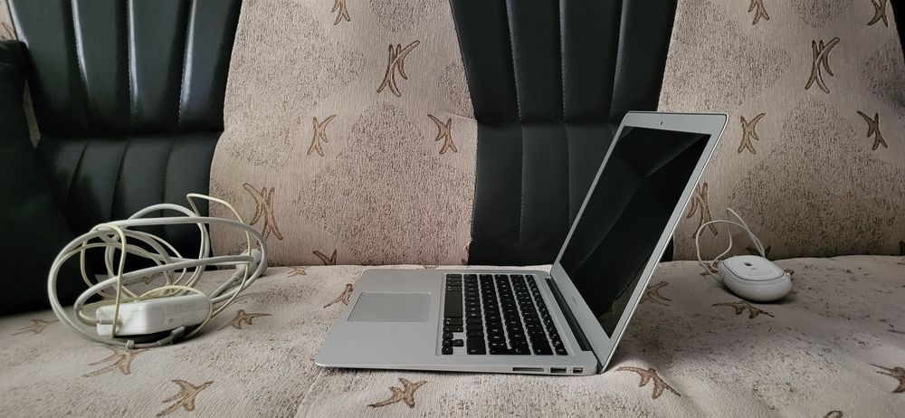 Macbook Air 2015 8GB RAM 128GB Stocare