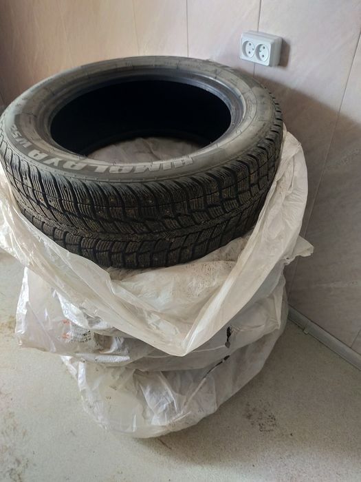 Продам покрышки зимнию