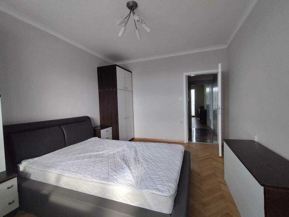 Дава се под наем Тристаен апартамент в София, Света Троица - 120 кв.м за 800 € - Снимка #9