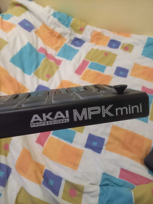 AKAI MPK mini MIDI контролер