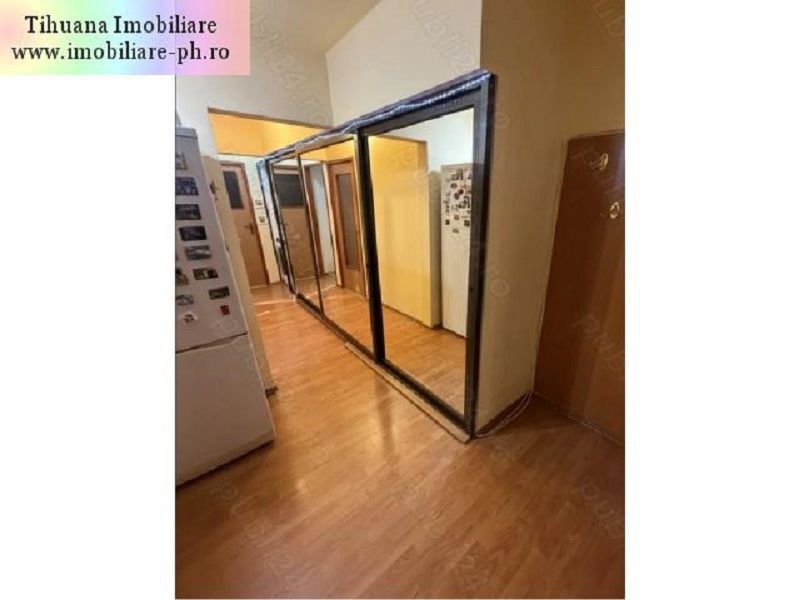 Apartament 3 camere de vanzare : 9 Mai-(Padina)