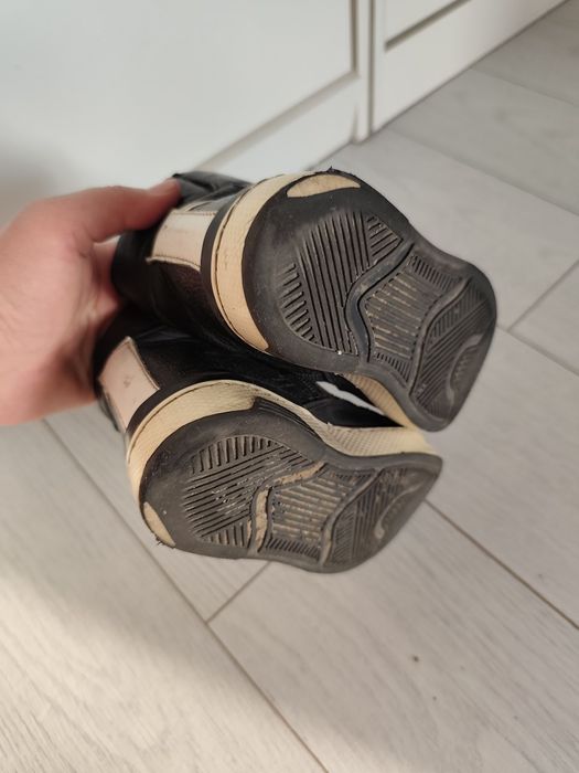 Две пары зимей обуви на мальчика р. 30