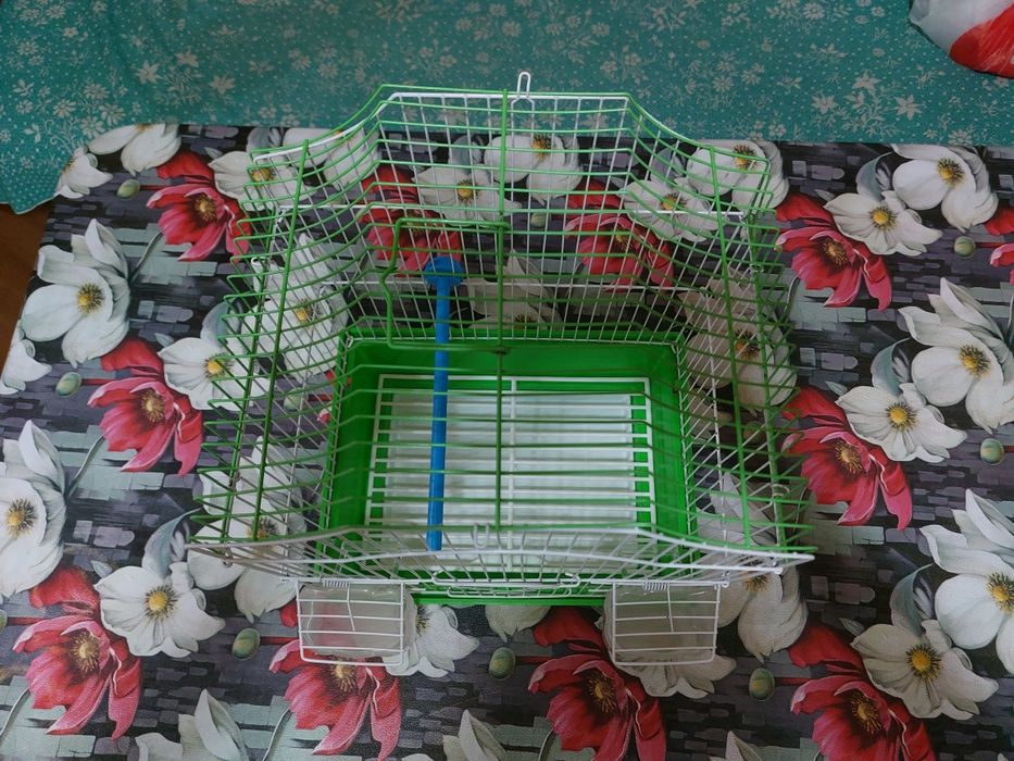 Продам клетку материал металл пластик в отличном состоянии