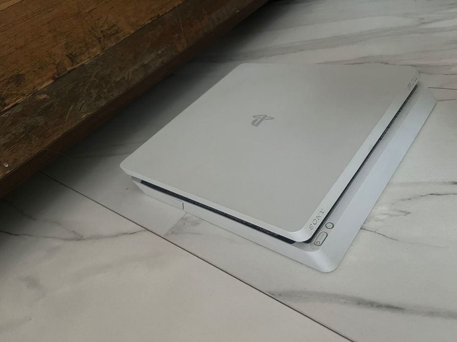 PS4 Slim + 3 джойстика