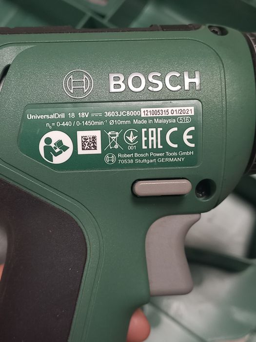 Mașina de insurubat si gaurit Bosch Universal Drill 18V