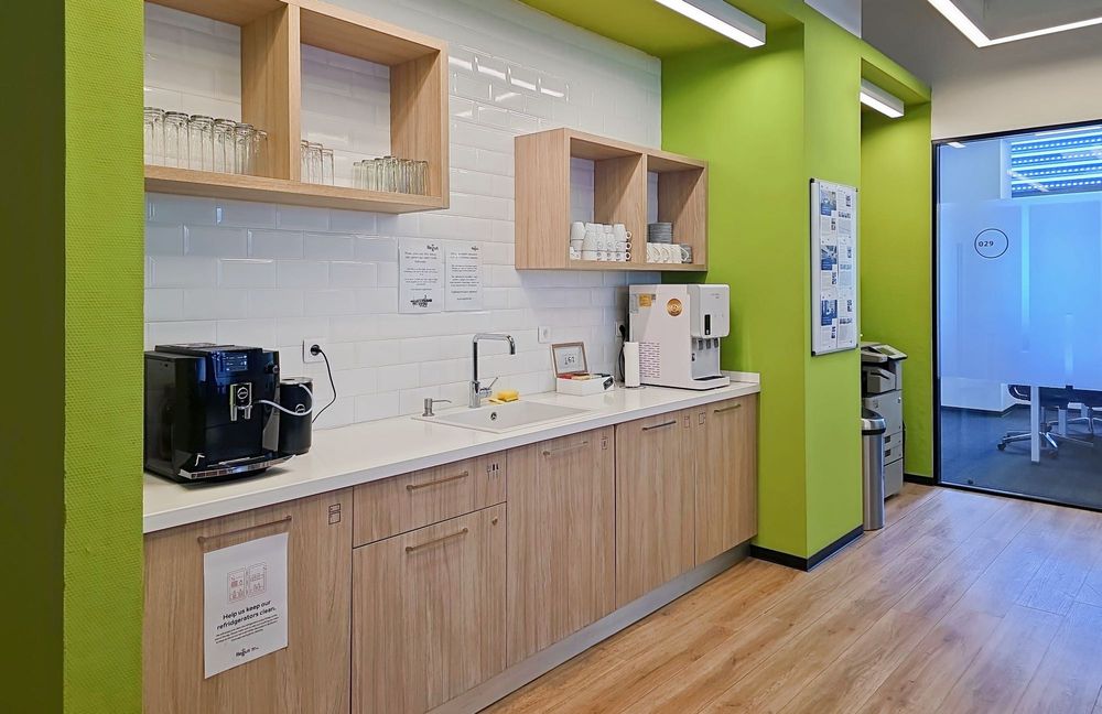 Дава се под наем Офис в София, НПЗ Искър - 45 кв.м за 2266.44 € - Снимка #9