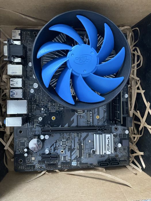 Материнская плата ASRock