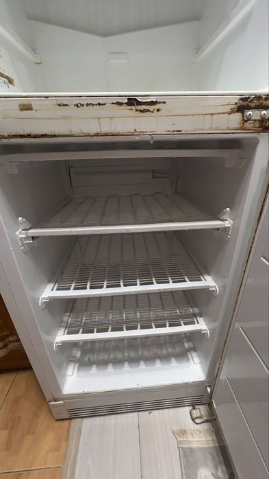 Холодильник в рабочем состоянии.