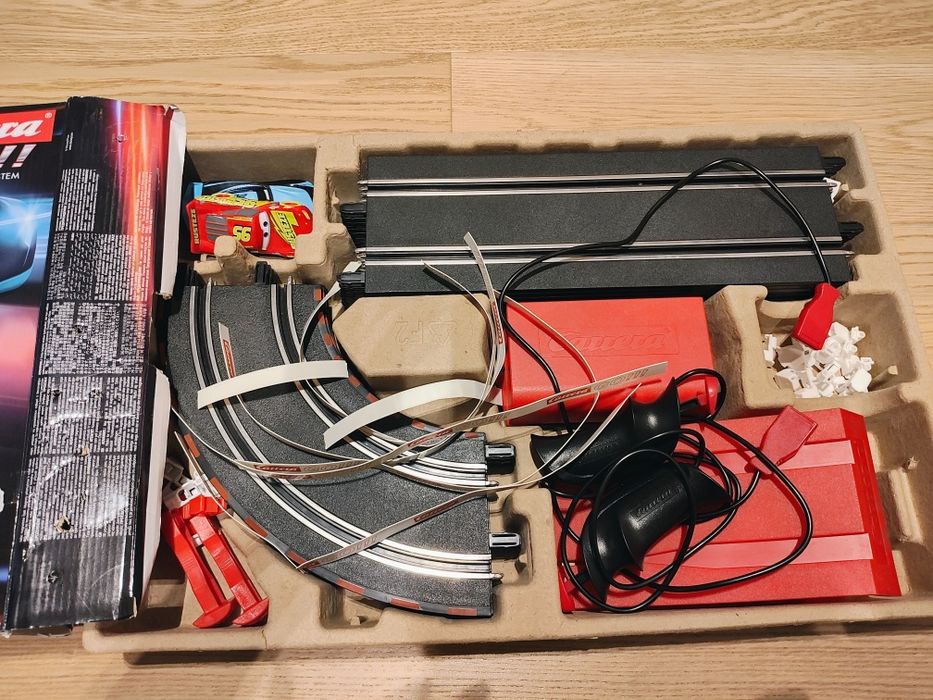 Писта CARRERA Disney Cars с 2 колички