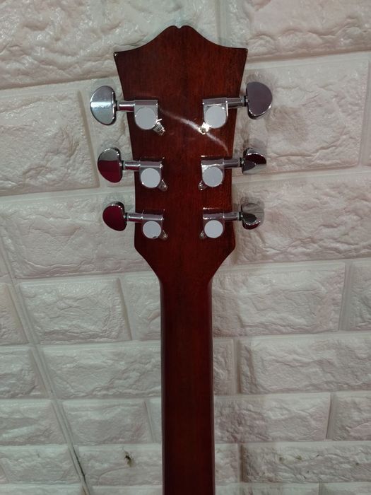 Гитара новая срочно продается