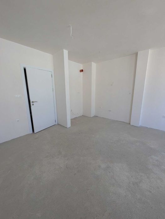 Продава се Тристаен апартамент в Бургас, Възраждане - 93 кв.м за 2366 €/кв.м - Снимка #3