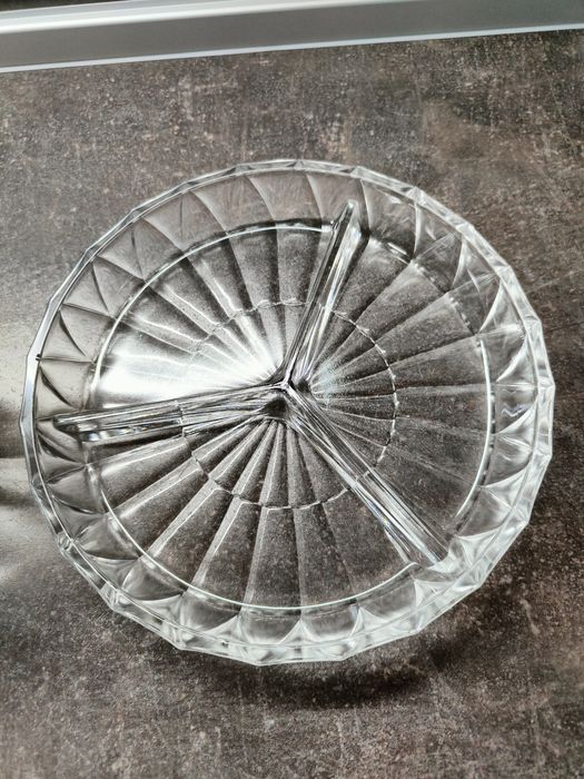 Лот!  Цена 10 лв. Лот! Цена 10 лв 
Ордьовър от тежък оловен кристал с