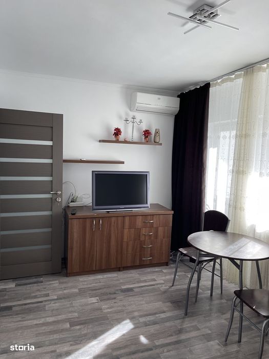 Vand apartament cu 1 camera pe strada Sovata .