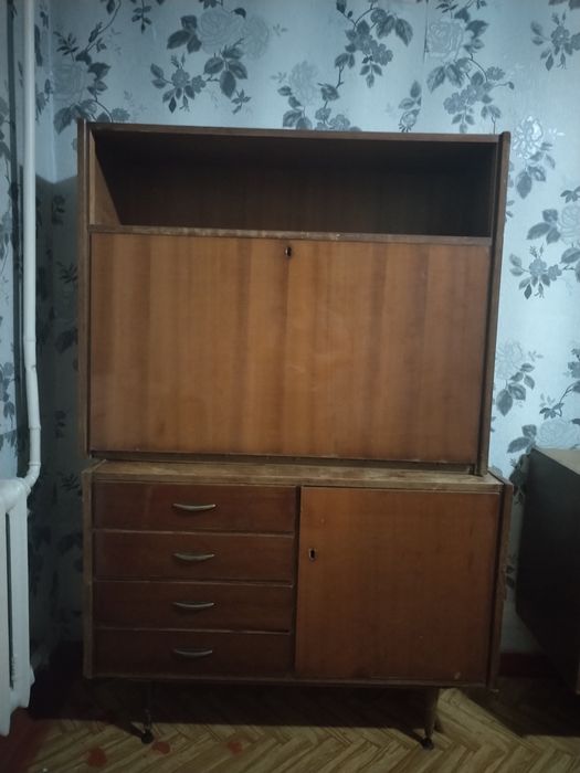 Шкафы для одежды и посуды