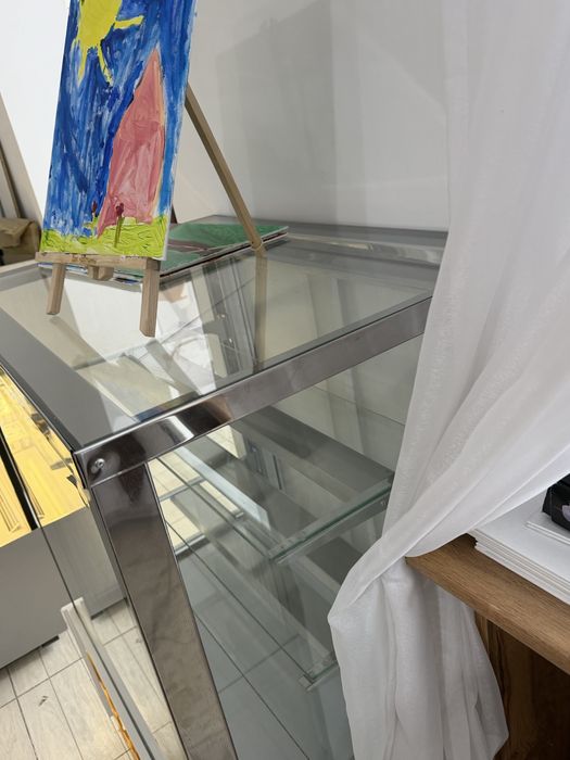 Продам холодильную витрину