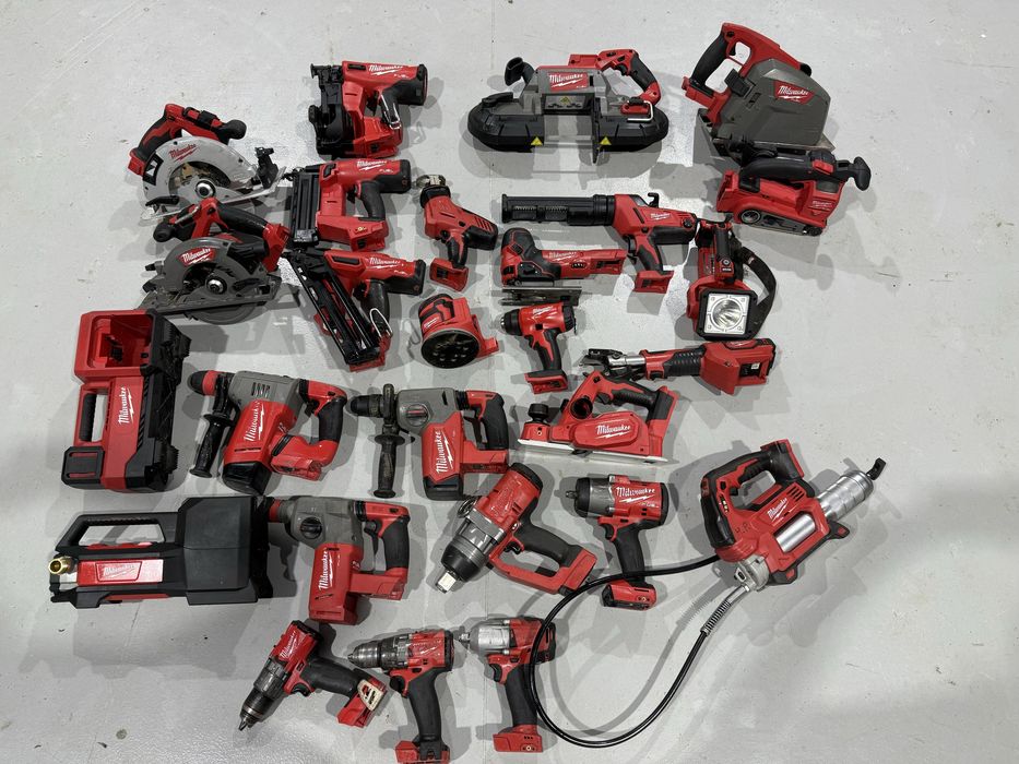Bormasina rotopercutor gresor lanterna slefuitor impact milwaukee m18