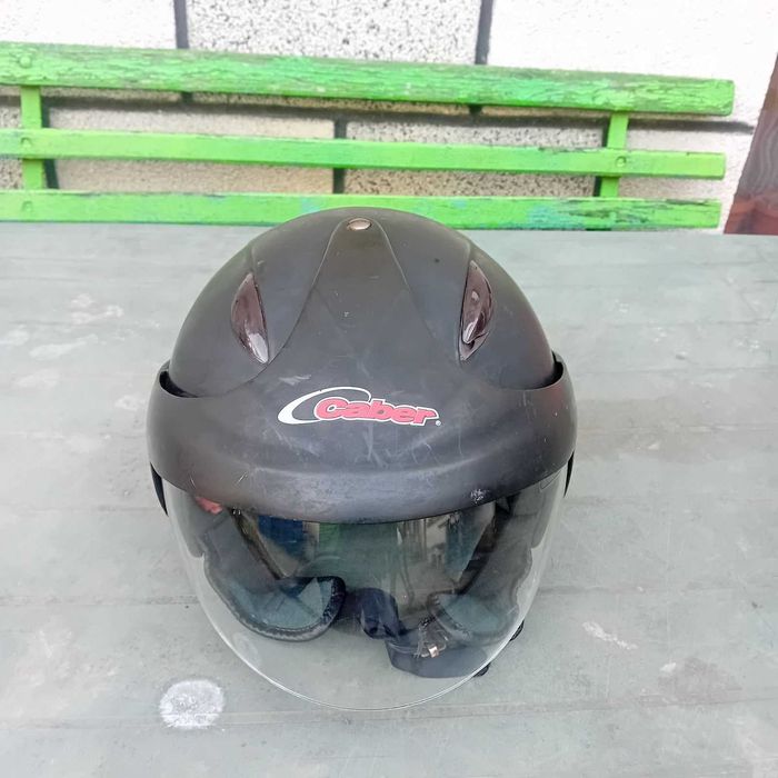 Каска да скутер.