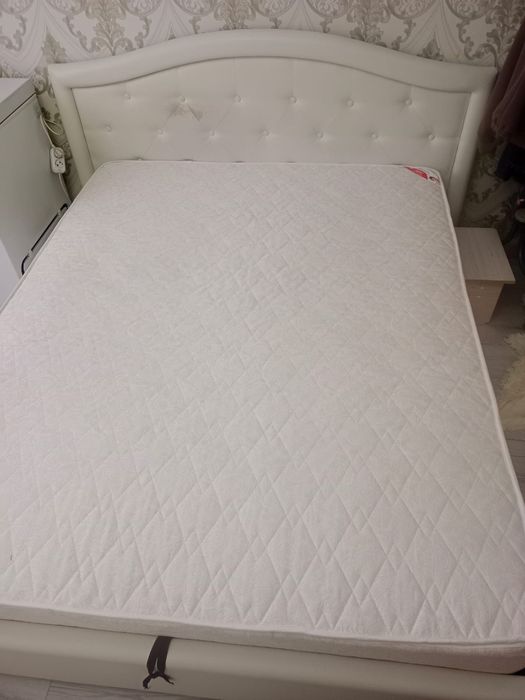 Продам двухспальную  кровать