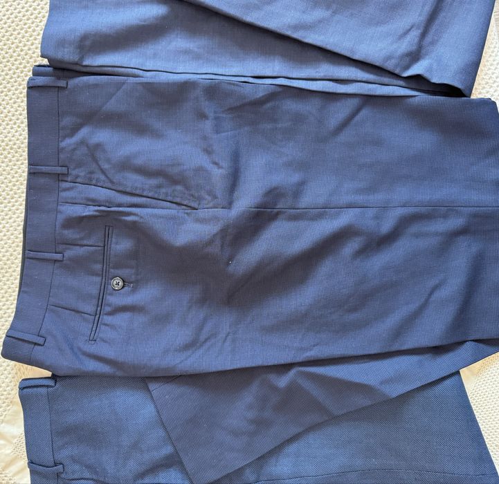 Продам костюмы Италия Corneliani