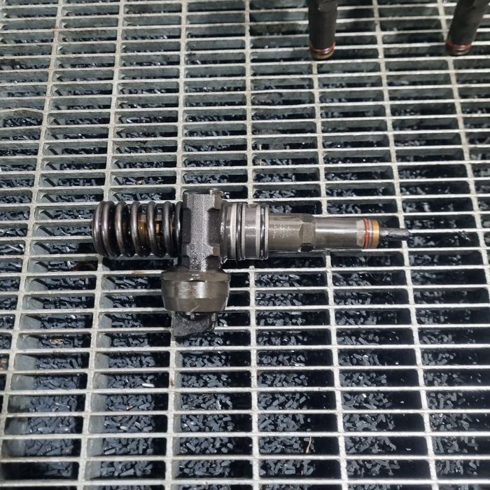 Injector Volkswagen Touareg 7L 2.5 TDI 2003 - 2006 174CP BAC (1460) Diesel 0414720228