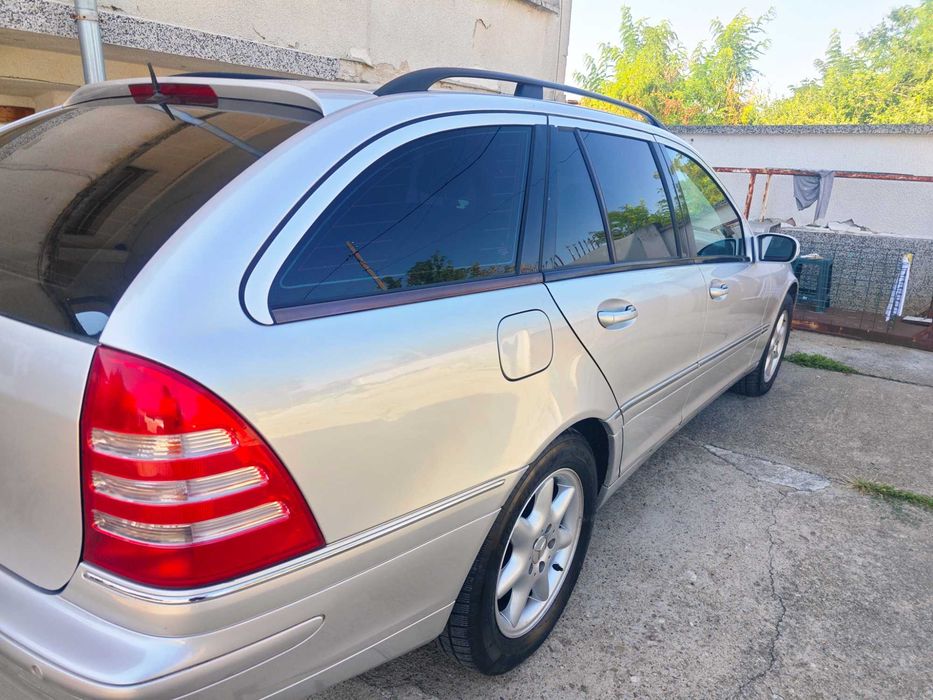 Продава се лек автомобил Mercedes C 24, бензин, 2002г.0