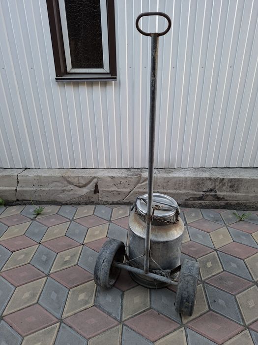 Продам флягу с тележкой