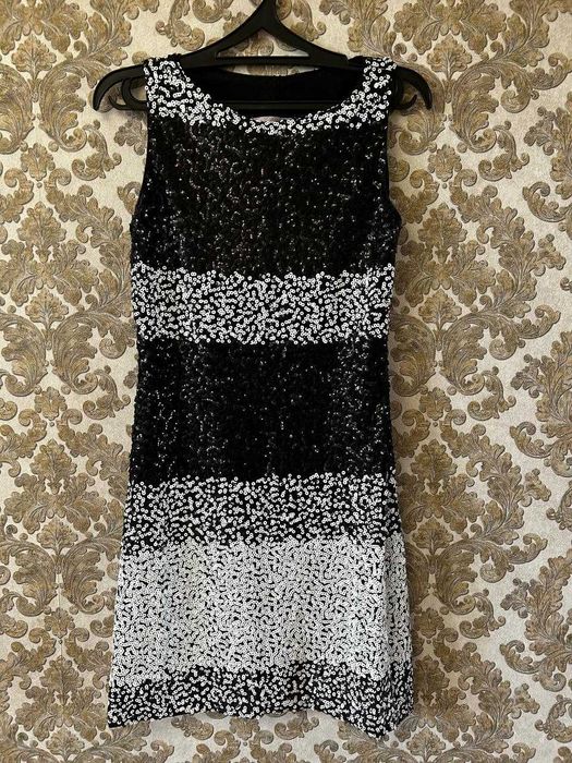 Продам платья 42-44 размера