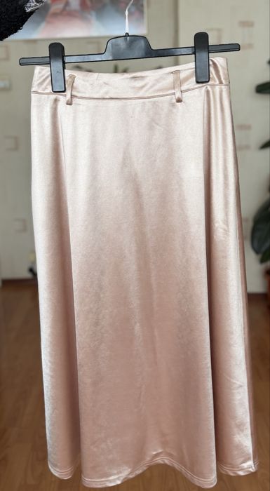 Дамски комплект от две части - пола и блуза