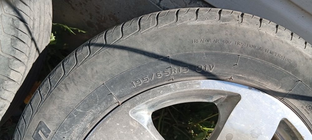 Продам диски с шинами 2шт.20.000