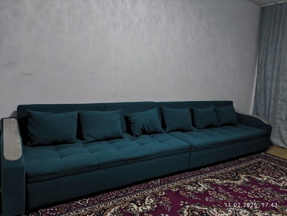 Срочно продам диван в отличном состояний