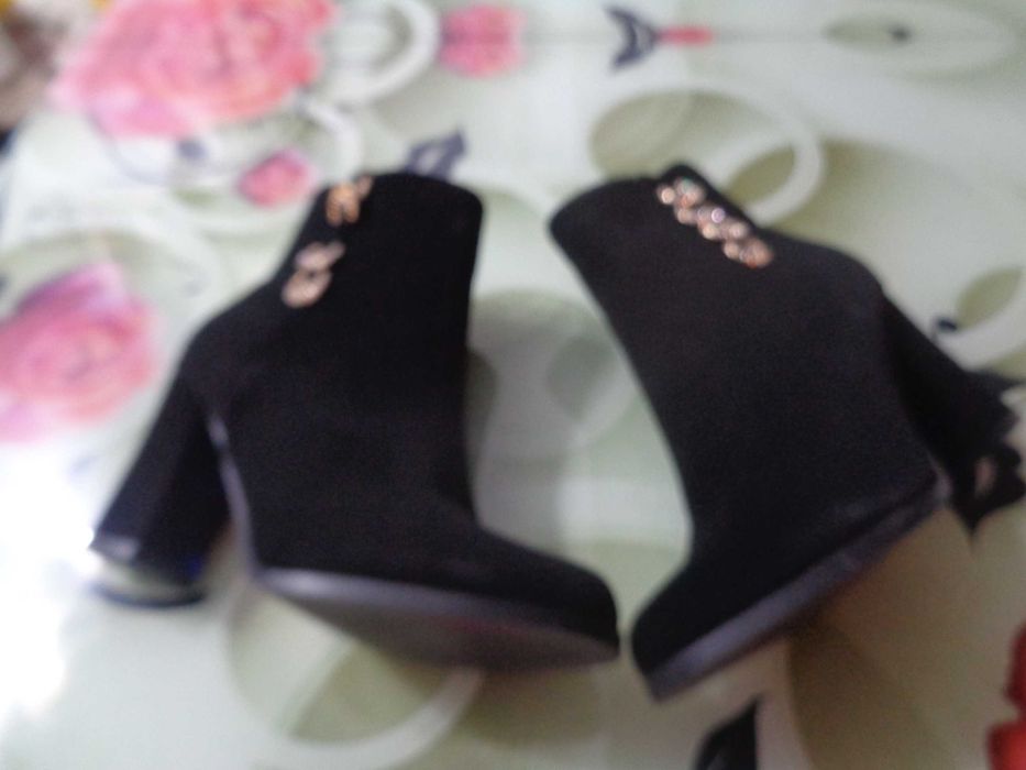 Vand ghetute dama piele intoarsa NR36.