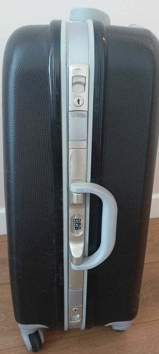 Большой чемодан с замком