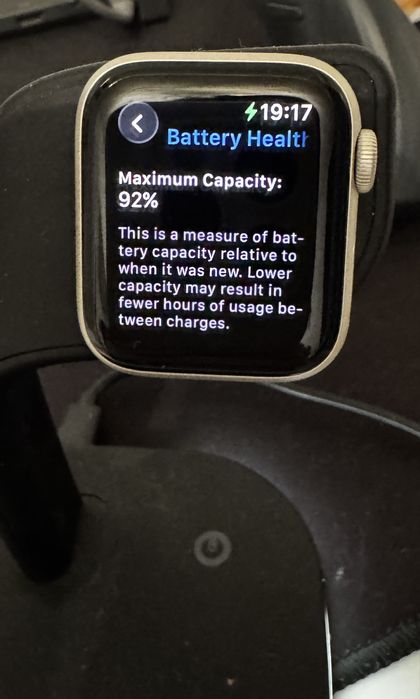 Смарт часовник AppleWatch SE2 v2 Cellular, 40mm,S/M, Starlight+Подарък