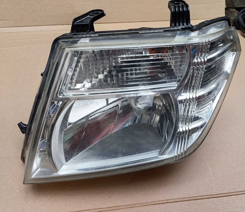 Фар за Nissan Pathfinder / Navara / Фарове Нисан Патфайндър / Навара