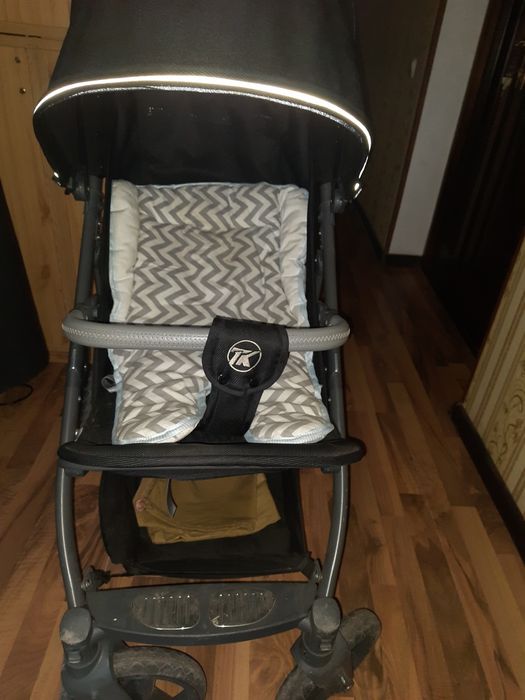 Коляска детская цвет черная