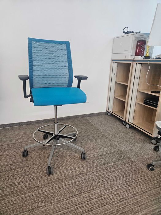 Стол для переговоров с 5 стульями