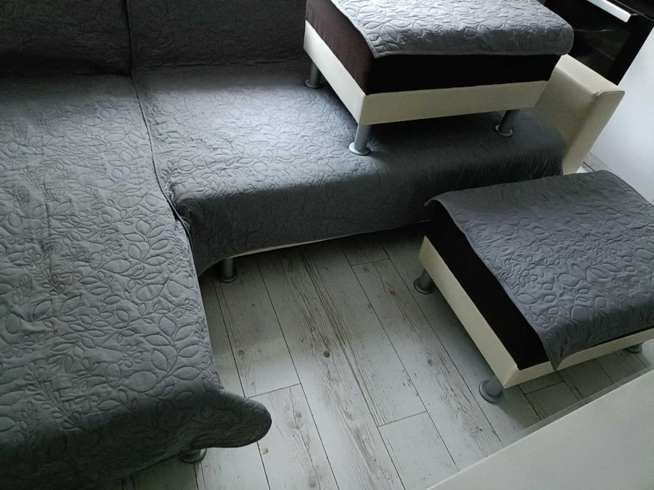 Colțar extensibil cu lada de depozitare