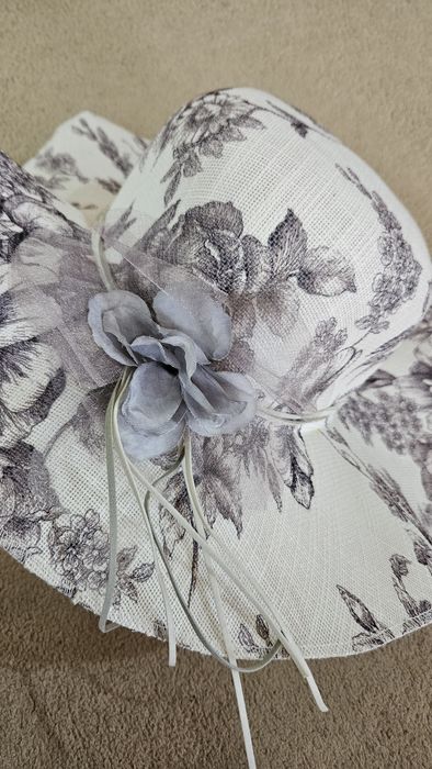 Pălărie elegantă de damă